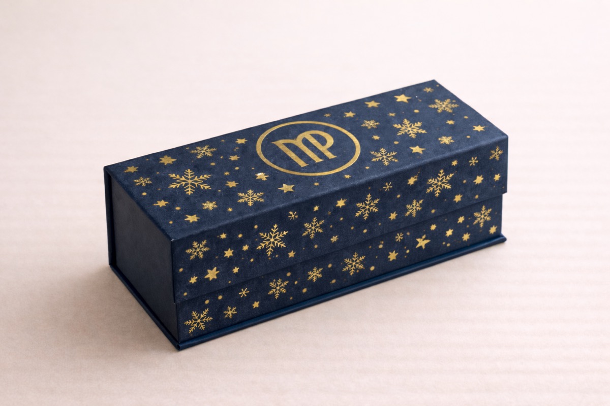 Coffret pliable bleu nuit à décor d’étoiles et de flocons dorés